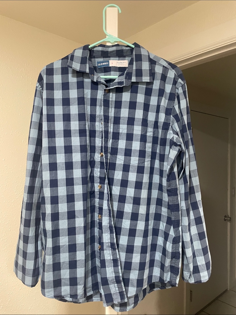 Old Navy Men's Light and Dark Blue Gingham Button-Down Shirt
